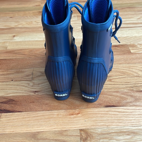 Sorel Joan Wedge Rubber Rain Boots Chelsea Pull On Women's US 8 BLUE Glossy - Picture 3 of 6